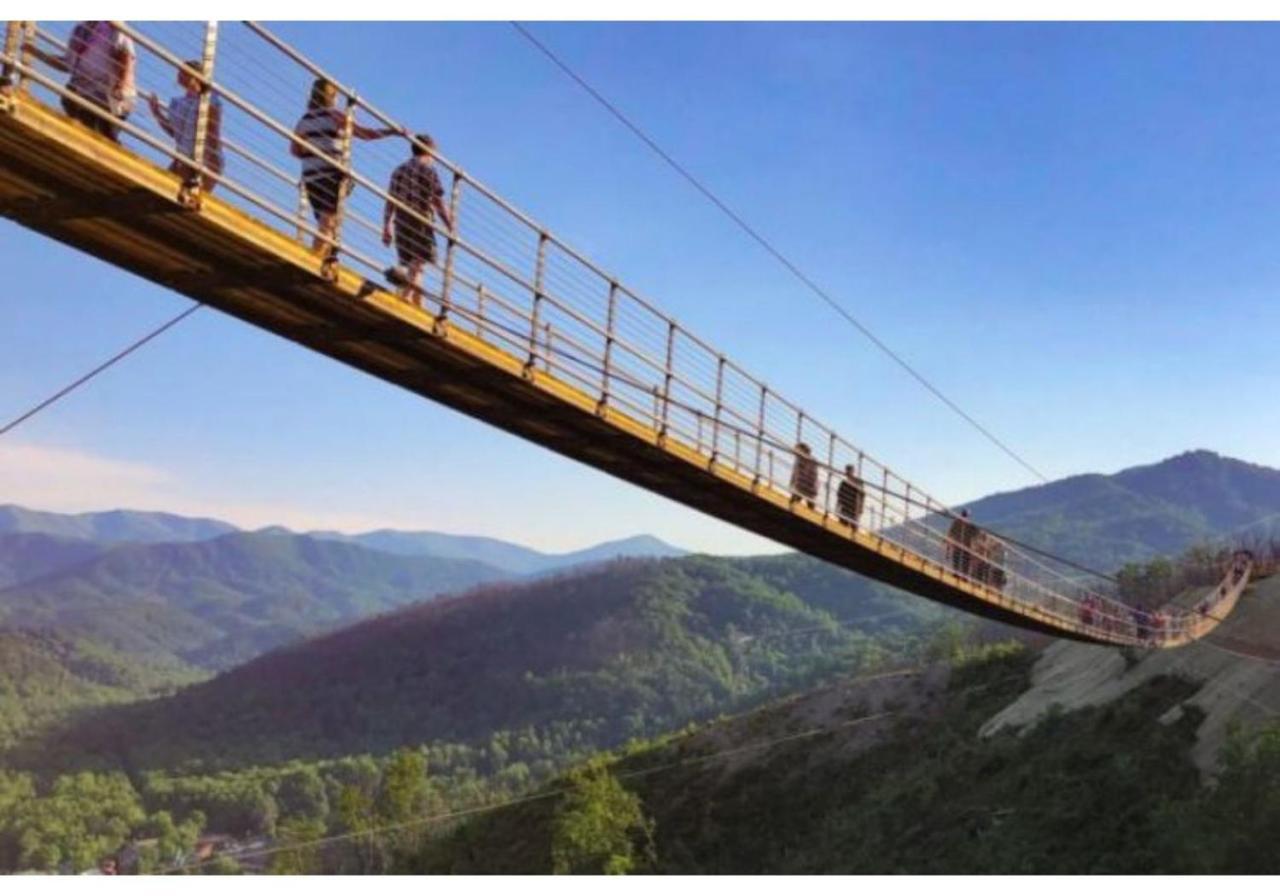 Wow Views!!-Mountain Escape-Outdoor Pool-Close To Downtown-Wifi-Cable-Private Balcony Gatlinburg Eksteriør billede