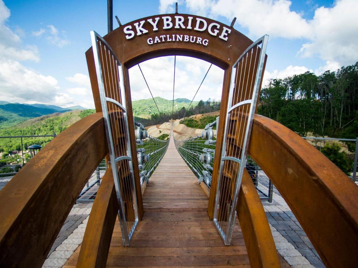 Wow Views!!-Mountain Escape-Outdoor Pool-Close To Downtown-Wifi-Cable-Private Balcony Gatlinburg Eksteriør billede